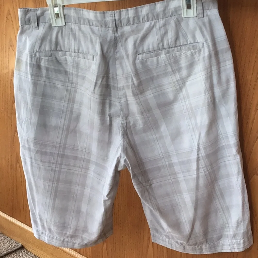 Calvin Klein White Flat Front Shorts for Summer - Picture 4 of 6